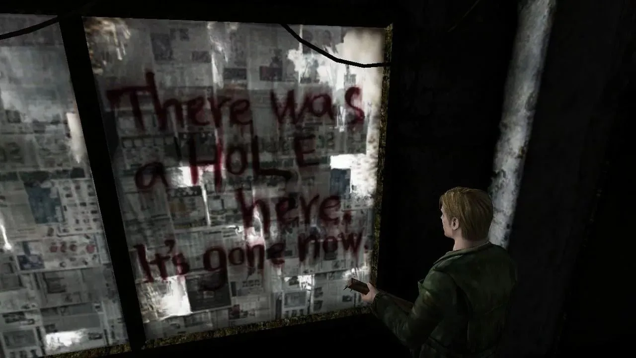 Cảnh cửa sổ trong Silent Hill 2, tái hiện không khí u ám và nỗi ám ảnh của thị trấn sương mù