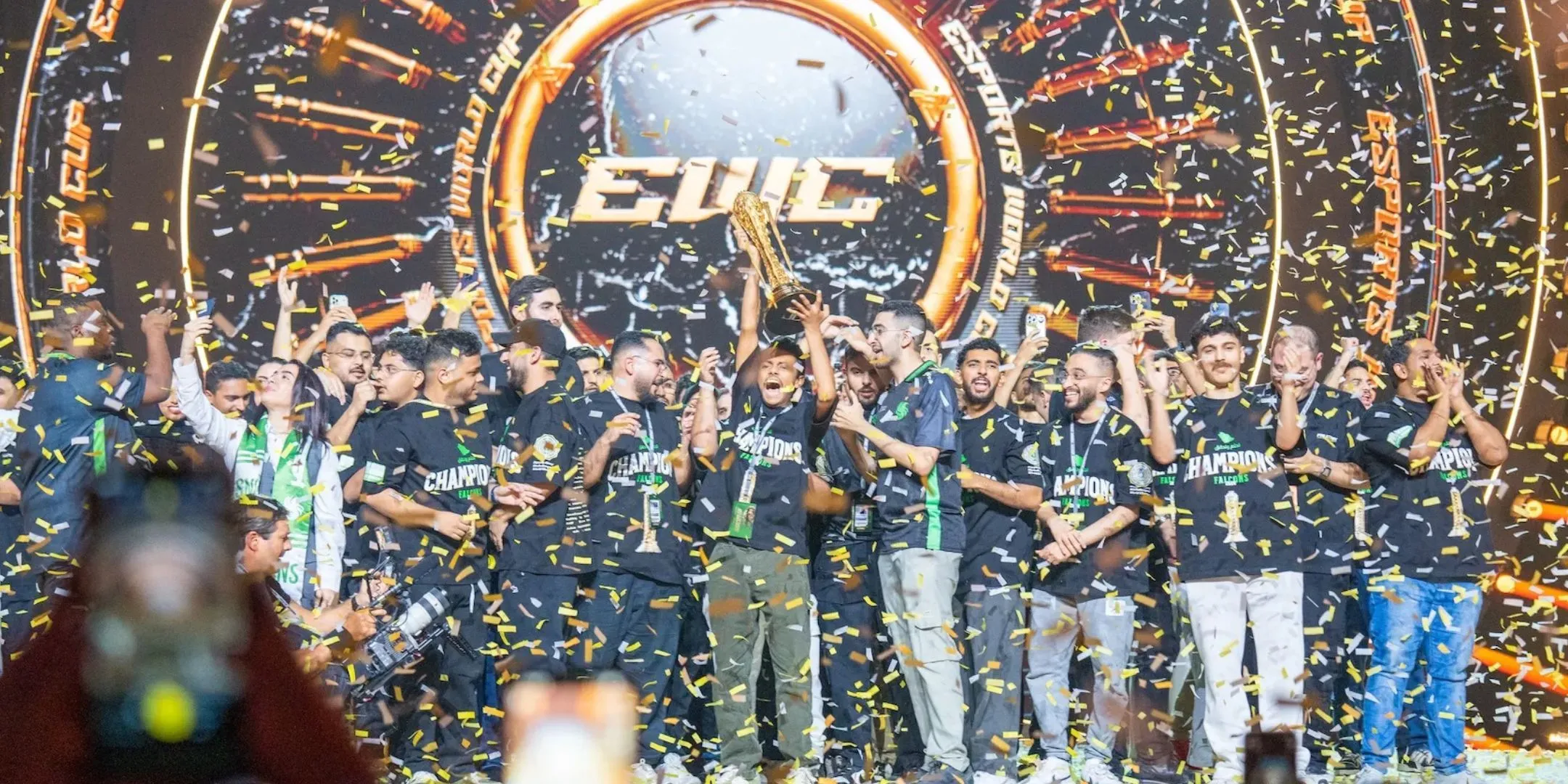 Đội tuyển Team Falcons thi đấu tại Esports World Cup, biểu tượng cho sự đầu tư của Ả Rập Xê Út vào esports.