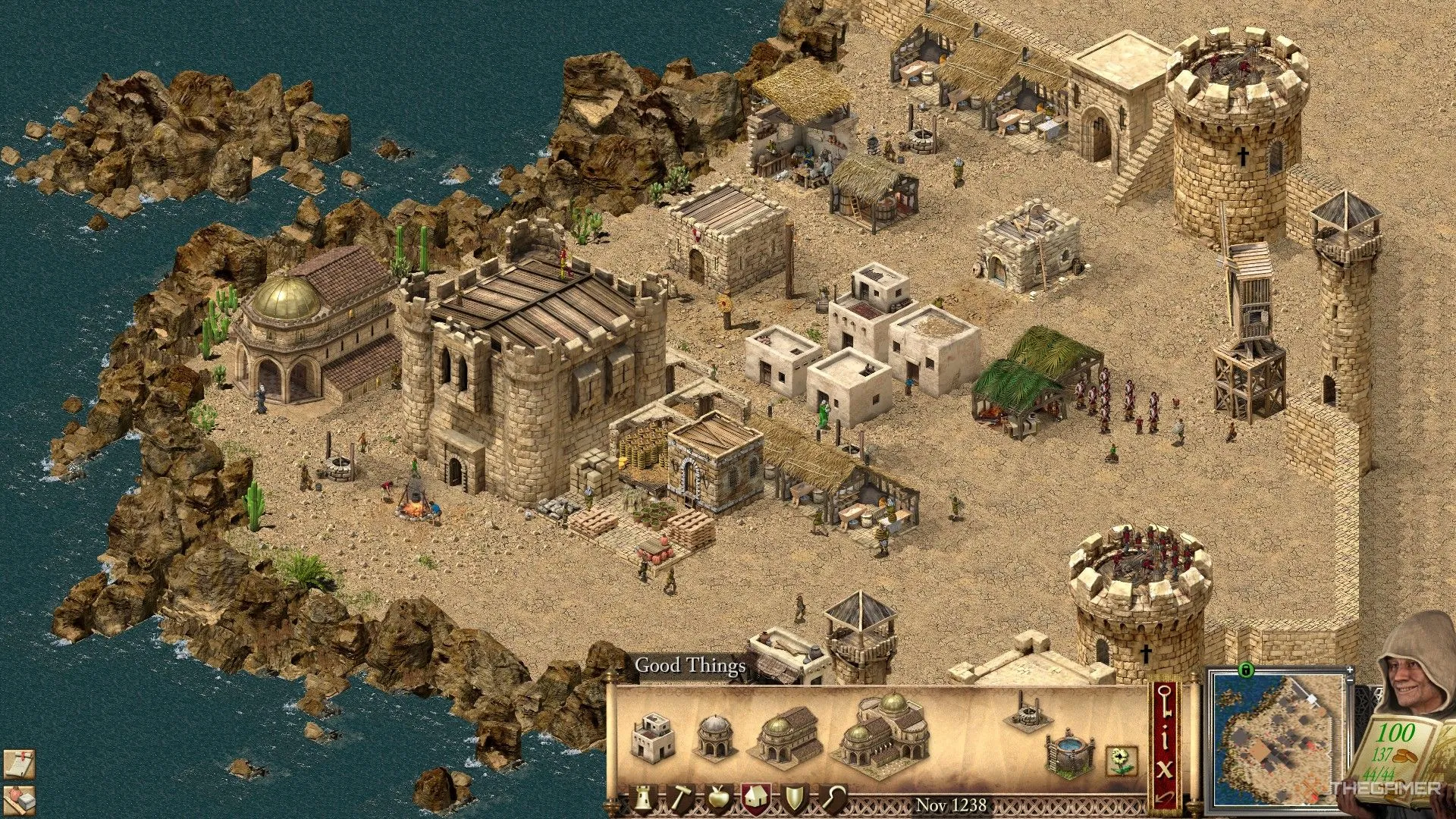 Khung cảnh bắt đầu nhiệm vụ Tyre trong Stronghold Crusader Definitive Edition với thành lũy, nhà thờ và kho lương thực kiên cố.