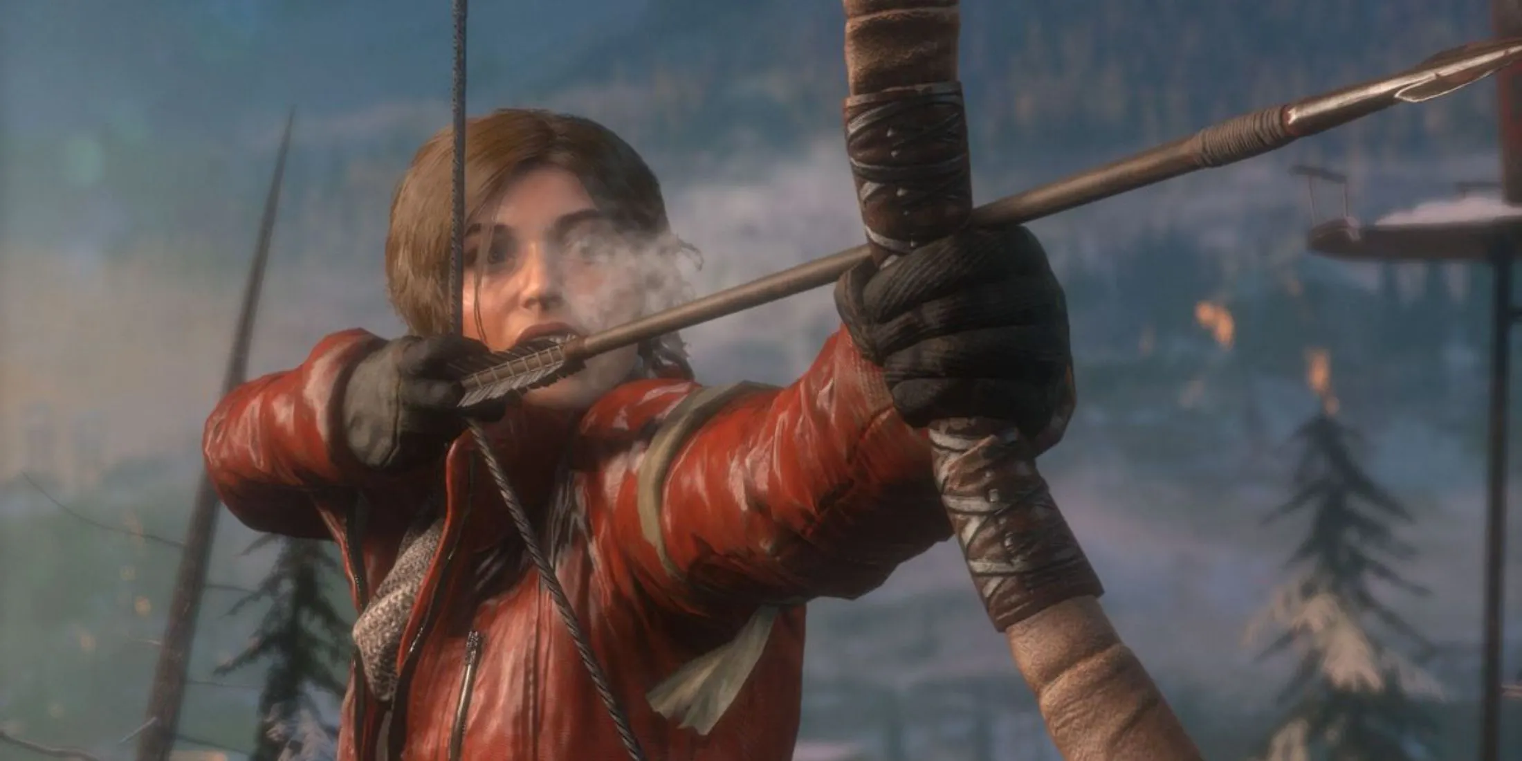 Lara Croft giương cung tên giữa rừng tuyết trong Rise Of The Tomb Raider