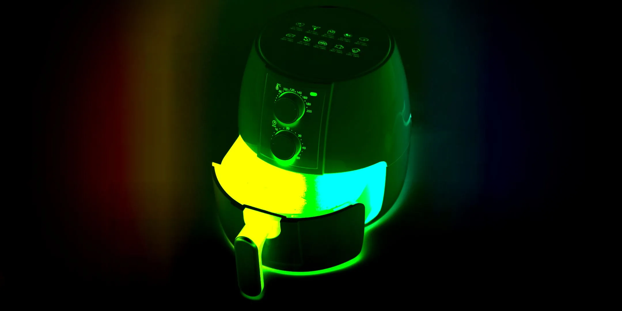 Nồi chiên không dầu được thiết kế phong cách gaming với dải đèn LED RGB rực rỡ.