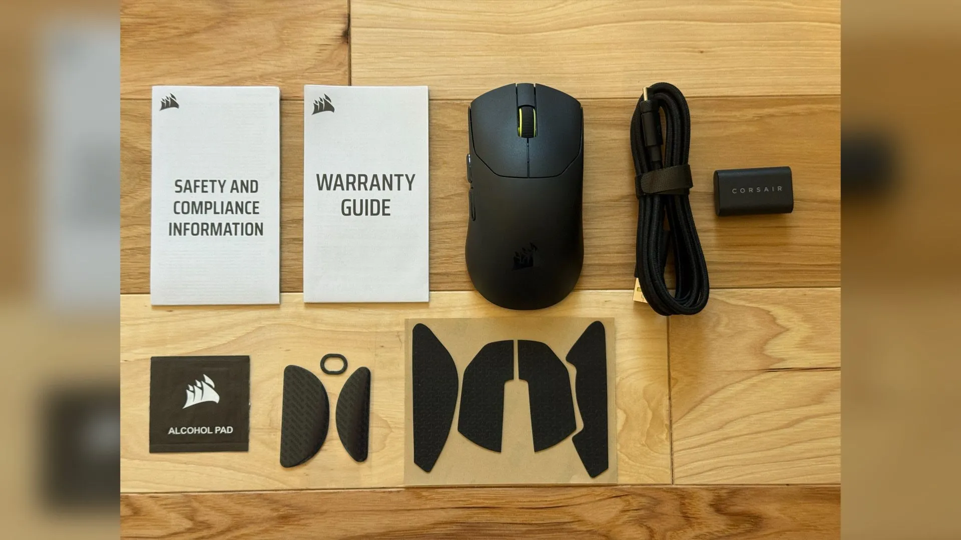 Cận cảnh Corsair Sabre V2 Pro Ultralight — thiết kế và trọng lượng 36g