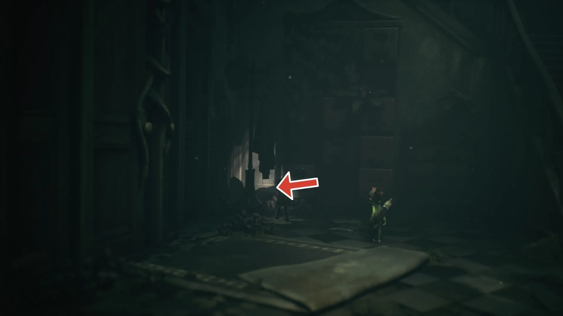 Ghost #4 cạnh tủ và mắc áo, ngay sau cửa sổ chui qua