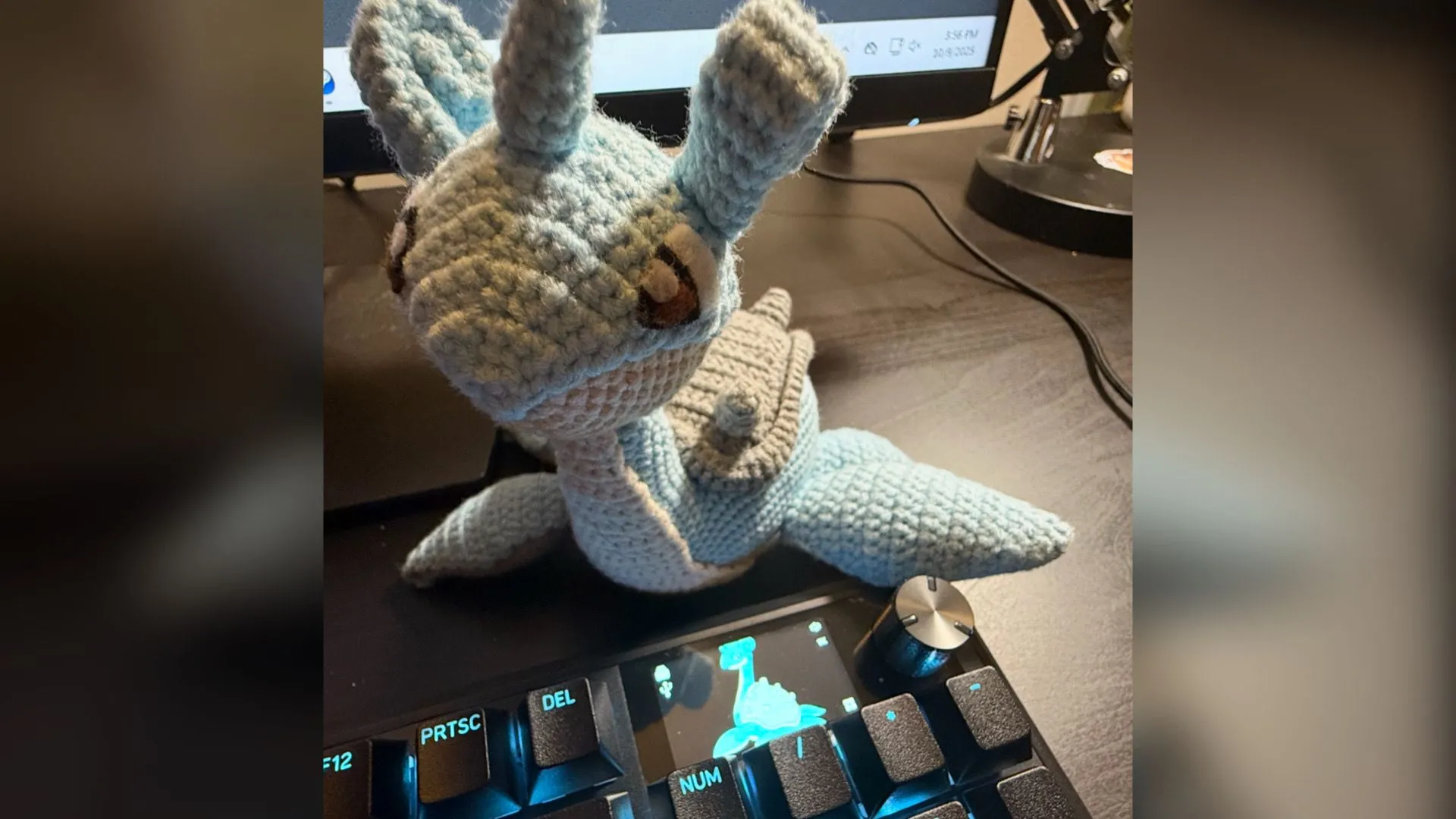 Góc nhìn cận cảnh layout 96% của Corsair Vanguard Pro 96 với numpad gọn