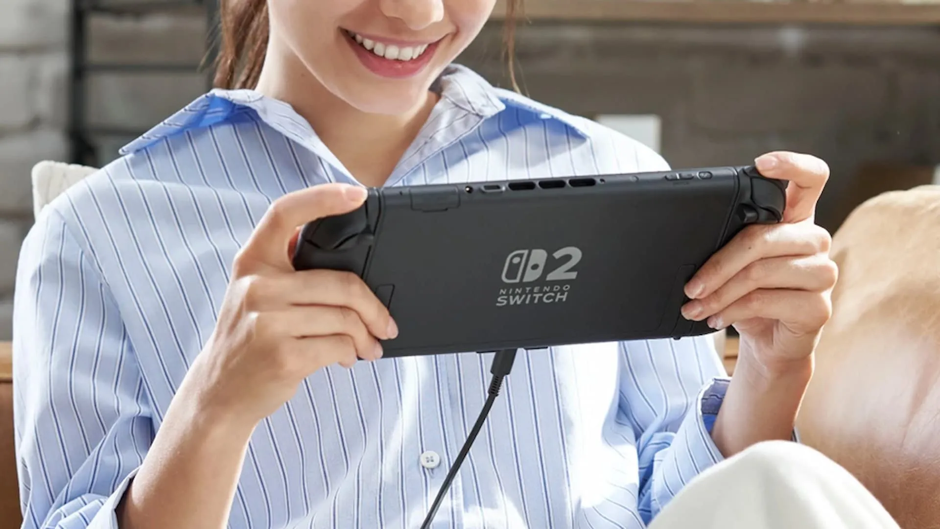 Máy Nintendo Switch 2 được cầm trên tay, ảnh quảng bá model mới, mục tiêu sản xuất 25 triệu máy